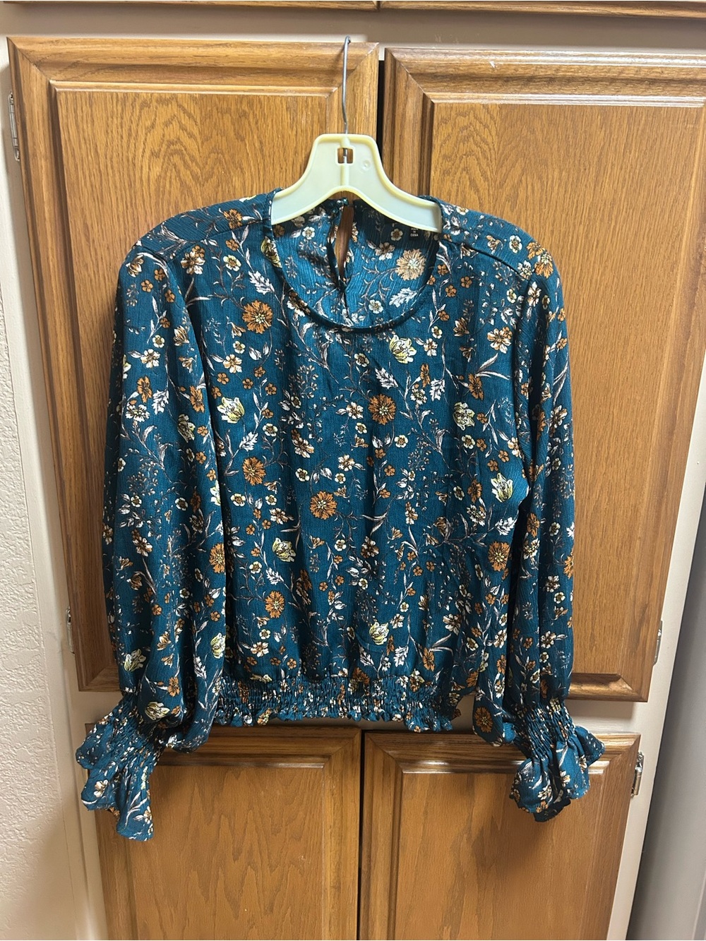 $15 Kontrol Floral Long-Sleeve Peasant Blouse in Green